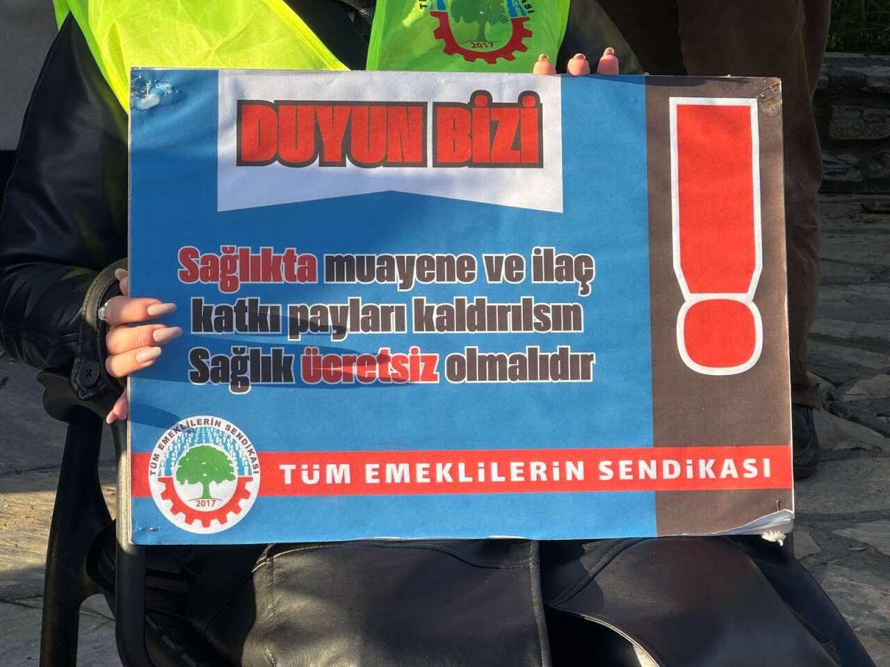 Emekliler Menteşe’de Oturma Eylemi Yaptı: “Geçinemiyoruz, İnsanca Yaşamak İstiyoruz” 5
